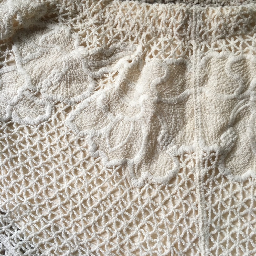 LF NATURE ROSE LACE SHORTS 🌹 - Picture 2 of 5